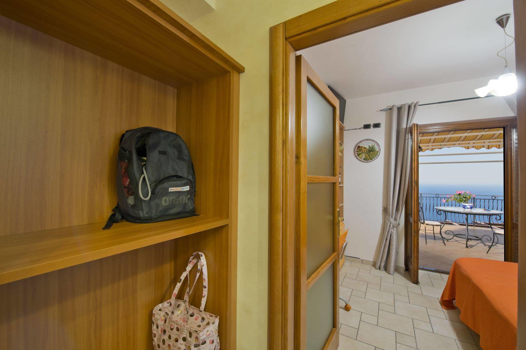 フローレ La Mela Blu Bed & Breakfast エクステリア 写真
